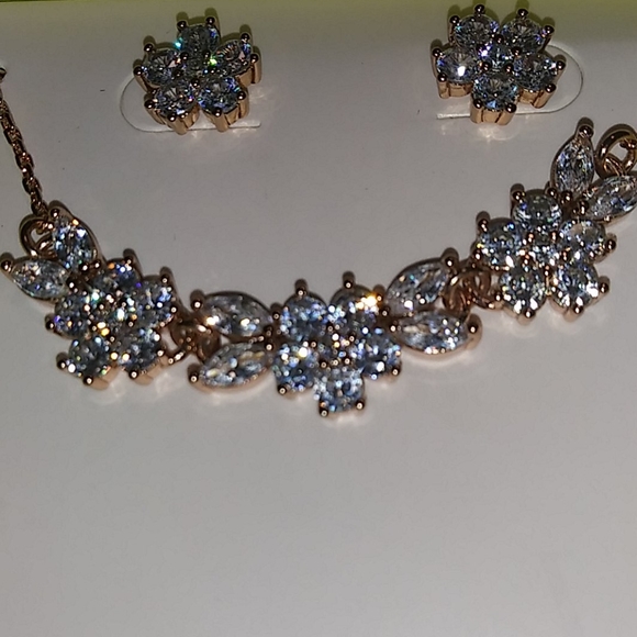 ⏬kate spade SALE Gleaming Gardenia earring & necklace - Picture 5 of 13